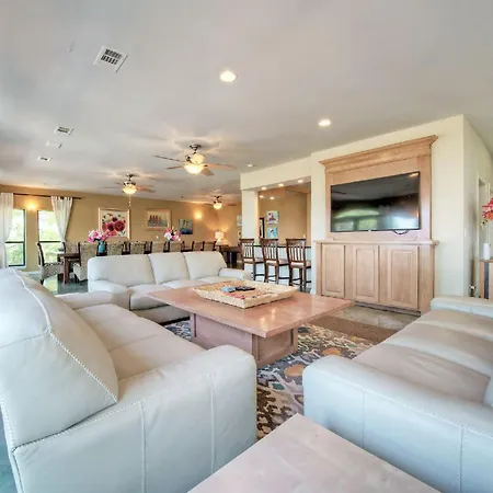 Upstay - 10-Acre Lakeview Mansion With Pvt Boat Ramp